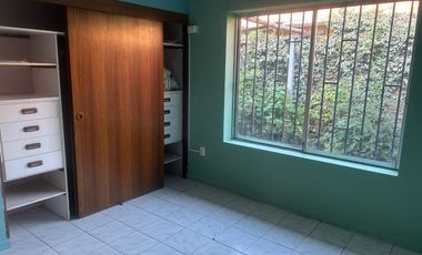 VENDE AMPLIA CASA FRENTE CAMPUS UNIVERSIDAD AUTONOMA
