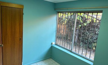 VENDE AMPLIA CASA FRENTE CAMPUS UNIVERSIDAD AUTONOMA
