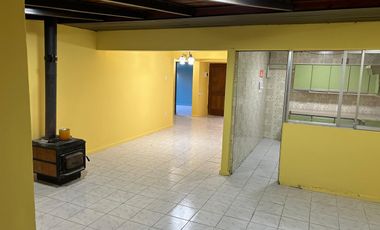 VENDE AMPLIA CASA FRENTE CAMPUS UNIVERSIDAD AUTONOMA