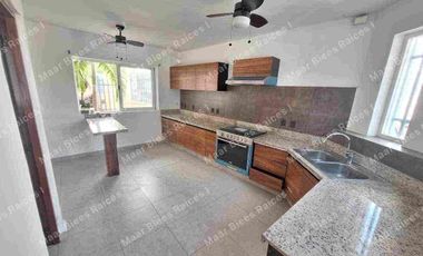 Renta de Casa para Oficinas en Esquina Sm 50 en Cancun Doble Acceso de 3 Recámaras y 3 Baños
