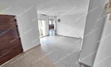Renta de Casa para Oficinas en Esquina Sm 50 en Cancun Doble Acceso de 3 Recámaras y 3 Baños