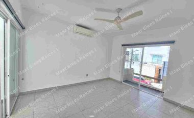 Renta de Casa para Oficinas en Esquina Sm 50 en Cancun Doble Acceso de 3 Recámaras y 3 Baños