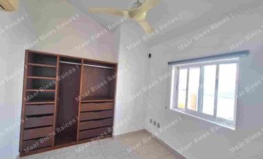 Renta de Casa para Oficinas en Esquina Sm 50 en Cancun Doble Acceso de 3 Recámaras y 3 Baños