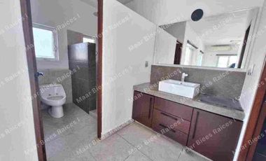Renta de Casa para Oficinas en Esquina Sm 50 en Cancun Doble Acceso de 3 Recámaras y 3 Baños