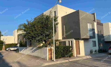 Casa con 4 habitaciones.