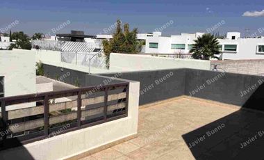 Casa con 4 habitaciones.