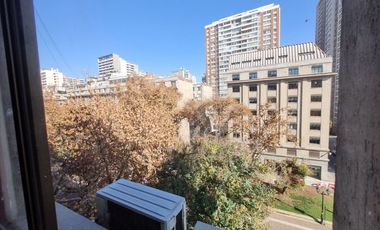 Arriendo Lindo Depto. Habitacional u Oficina, de 3 dormitorios 2 baños en Paseo Bulnes, Santiago Centro