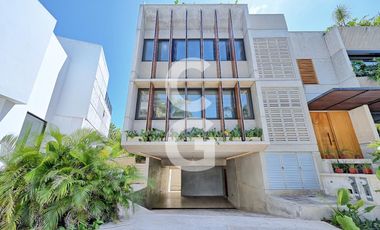 Casa en Venta en Cancún en Laguna I en Puerto Cancún con Alberca