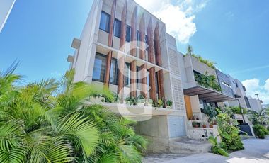 Casa en Venta en Cancún en Laguna I en Puerto Cancún con Alberca