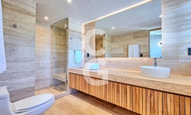Casa en Venta en Cancún en Laguna I en Puerto Cancún con Alberca