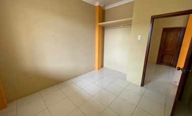 MUCHO LOTE ALQUILO DEPARRTAMENTO PRIMER PISO, DOS DORMITORIOS, EXCELENTES ACABADOS