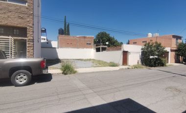EDIFICIO DE 2 PISOS CON ESTACIONAMIENTO PARA 8 CARROS EN COLONIA LINSS