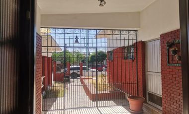 CASA AMPLIA CON 4 RECAMARAS 1 PLANTA Y ALBERCA TECHADACON JACUZZI EN COL GUADALUPE