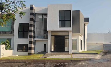 CASA EN VENTA EN CASA FUERTE