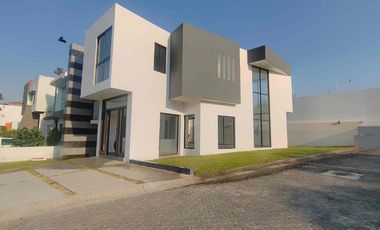 CASA EN VENTA EN CASA FUERTE