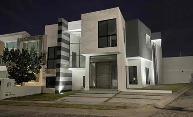 CASA EN VENTA EN CASA FUERTE