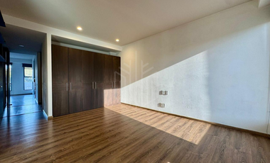 HERMOSO DEPARTAMENTO CON TERRAZA DE GRAN TAMAÑO Y AMENIDADES EN VENTA EN ZONA ESMERALDA.