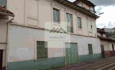 Casa rentera en venta , en el centro de Cuenca, dos locales comerciales , 10 habitaciones , a dos cuadras de la Iglesia Corazon de Jesús.