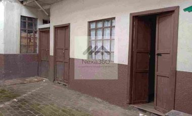 Casa rentera en venta , en el centro de Cuenca, dos locales comerciales , 10 habitaciones , a dos cuadras de la Iglesia Corazon de Jesús.