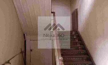 Casa rentera en venta , en el centro de Cuenca, dos locales comerciales , 10 habitaciones , a dos cuadras de la Iglesia Corazon de Jesús.