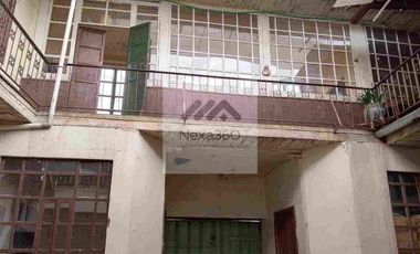 Casa rentera en venta , en el centro de Cuenca, dos locales comerciales , 10 habitaciones , a dos cuadras de la Iglesia Corazon de Jesús.