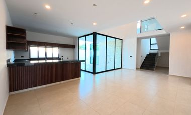 RESIDENCIA EN VENTA EN PRIVADA PARQUE NATURA CHOLUL