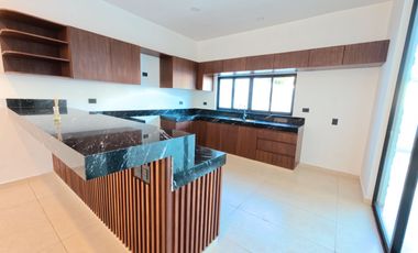 RESIDENCIA EN VENTA EN PRIVADA PARQUE NATURA CHOLUL