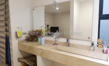 Casa de 4 recámaras con foor en venta en Zibatá, Querétaro