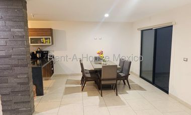 Casa de 4 recámaras con foor en venta en Zibatá, Querétaro