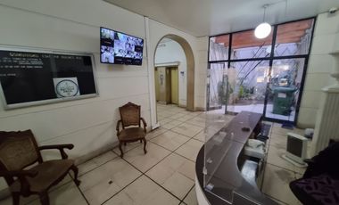 Oportunidad de Arriendo Amplia Oficina en pleno Paseo Bulnes, Santiago Centro.