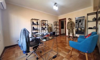 Oportunidad de Arriendo Amplia Oficina en pleno Paseo Bulnes, Santiago Centro.