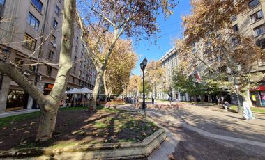 Oportunidad de Arriendo Amplia Oficina en pleno Paseo Bulnes, Santiago Centro.