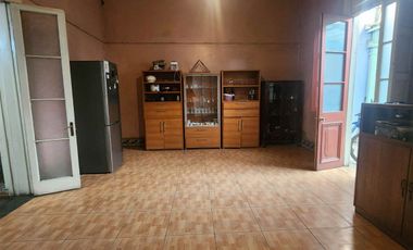 Amplia casa con gran terreno y potencial comercial en barrio Matta Santa Elena