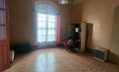 Amplia casa con gran terreno y potencial comercial en barrio Matta Santa Elena