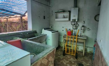 Amplia casa con gran terreno y potencial comercial en barrio Matta Santa Elena