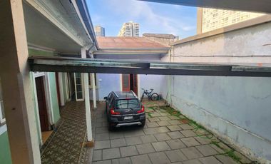 Amplia casa con gran terreno y potencial comercial en barrio Matta Santa Elena