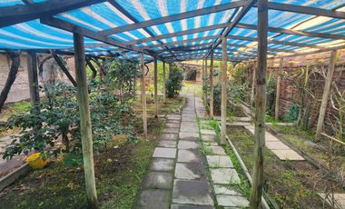 Amplia casa con gran terreno y potencial comercial en barrio Matta Santa Elena