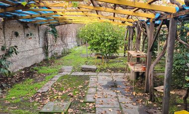 Amplia casa con gran terreno y potencial comercial en barrio Matta Santa Elena