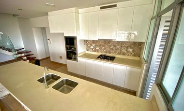 ¡Bajo de Precio! Venta de Moderno Dúplex en Barranco – Vista al Mar –
