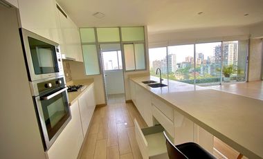 ¡Bajo de Precio! Venta de Moderno Dúplex en Barranco – Vista al Mar –