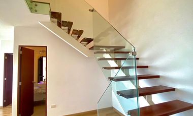 ¡Bajo de Precio! Venta de Moderno Dúplex en Barranco – Vista al Mar –