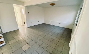 Arriendo amplia casa 10 dormitorios a pasos Unimarc Angamos, Playa blanca