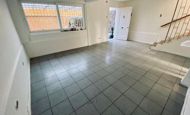 Arriendo amplia casa 10 dormitorios a pasos Unimarc Angamos, Playa blanca