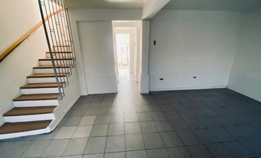 Arriendo amplia casa 10 dormitorios a pasos Unimarc Angamos, Playa blanca