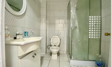 Arriendo amplia casa 10 dormitorios a pasos Unimarc Angamos, Playa blanca