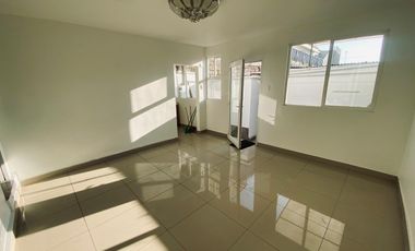 Arriendo amplia casa 10 dormitorios a pasos Unimarc Angamos, Playa blanca
