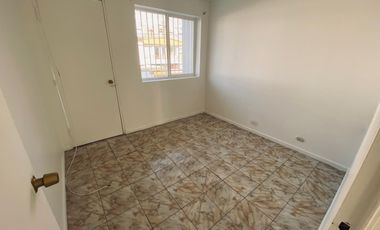 Arriendo amplia casa 10 dormitorios a pasos Unimarc Angamos, Playa blanca
