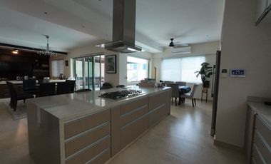 Moderna residencia en venta en Residencial Villa magna Cancun