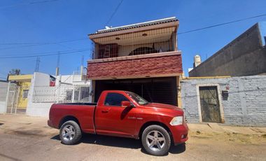 CASA EN VENTA CERCA AV TONALTECAS Y AV JUAREZ.