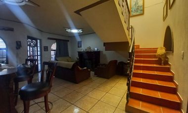 CASA EN VENTA CERCA AV TONALTECAS Y AV JUAREZ.